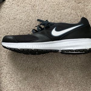 Nike Men's Downshifter 6, Black & White, Size 10